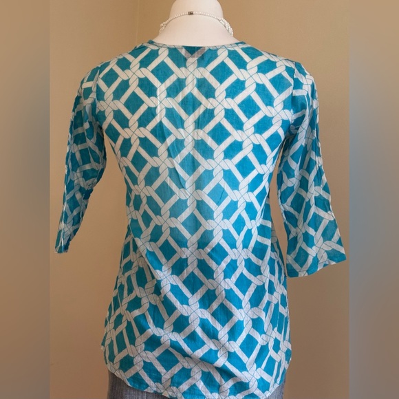 Lexi York Light Blue With White Chains Print Sheer Summer V Neck Top Sz S - Picture 6 of 11